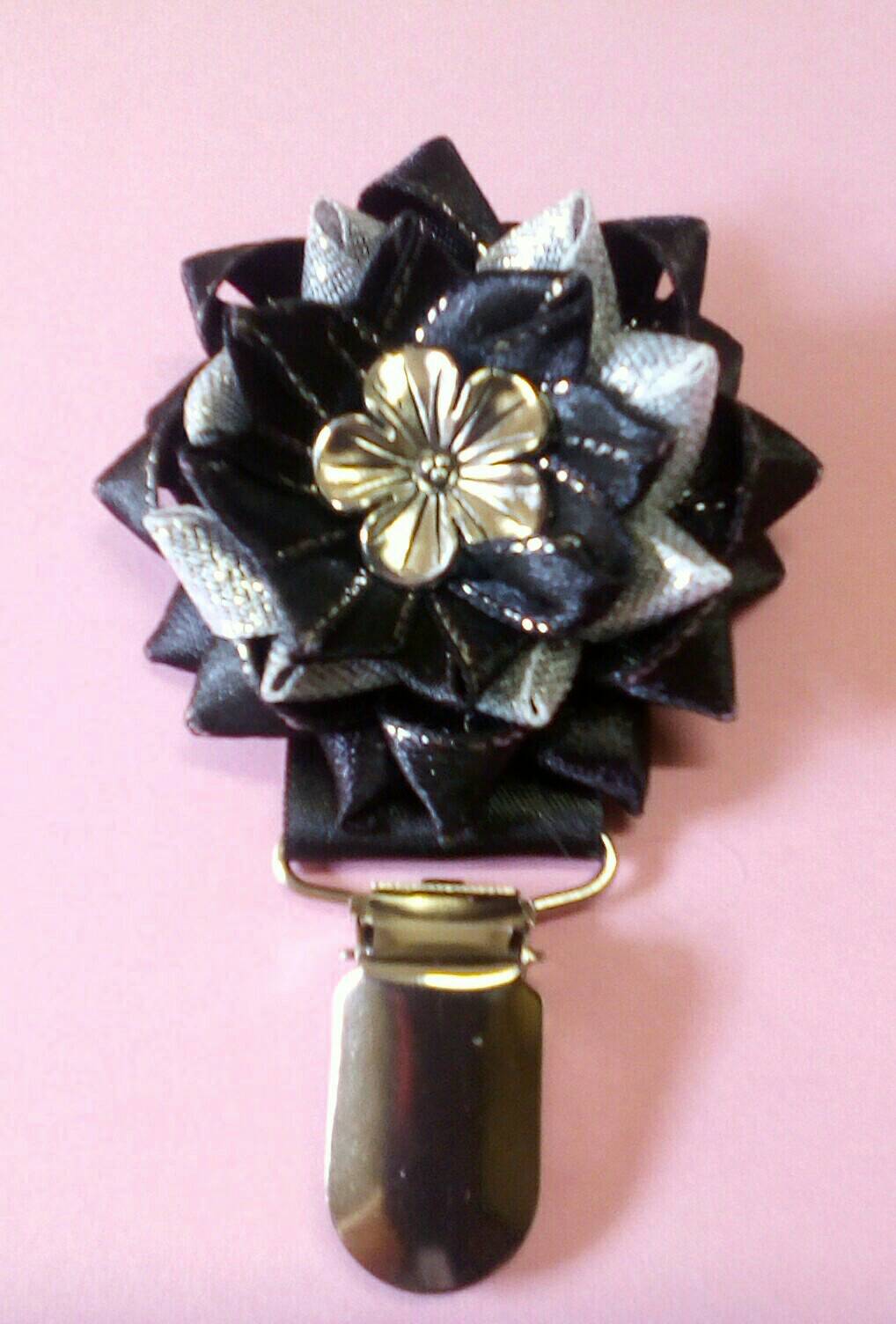 Show clip / Exhibitor pins - Image 4